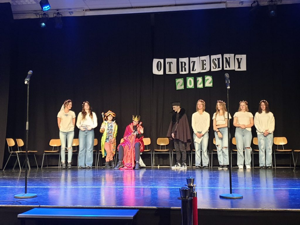 OTRZĘSINY, OTRZĘSINY…